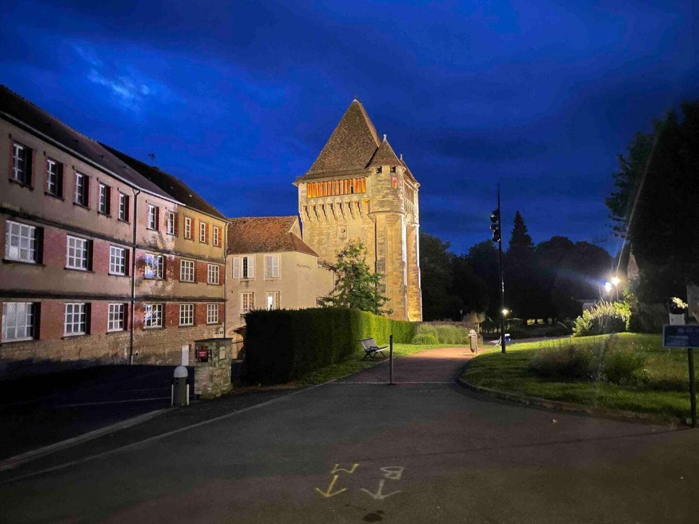 "Au Centre De Nevers" Hyper Centre Ville De Nevers, Proche Gare, Spacieux & Calme Kültér fotó